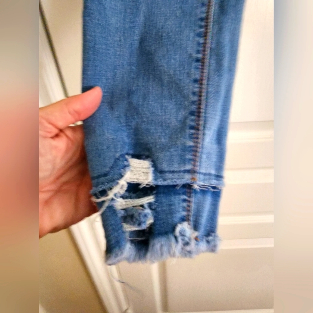 Iris Jeans - Picture 2 of 7